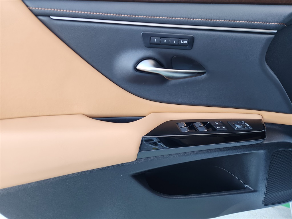 2024 Lexus ES 250 White at Westside Lexus