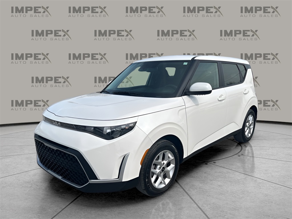 2024 Kia Soul LX's photo