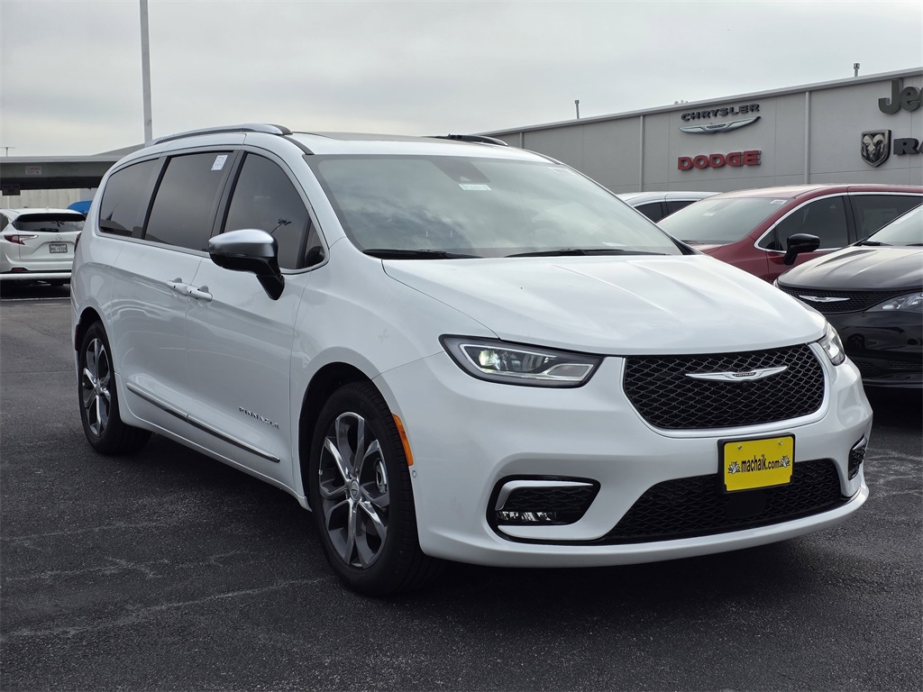 2026 Chrysler Pacifica Pinnacle White at Mac Haik CDJR North Houston