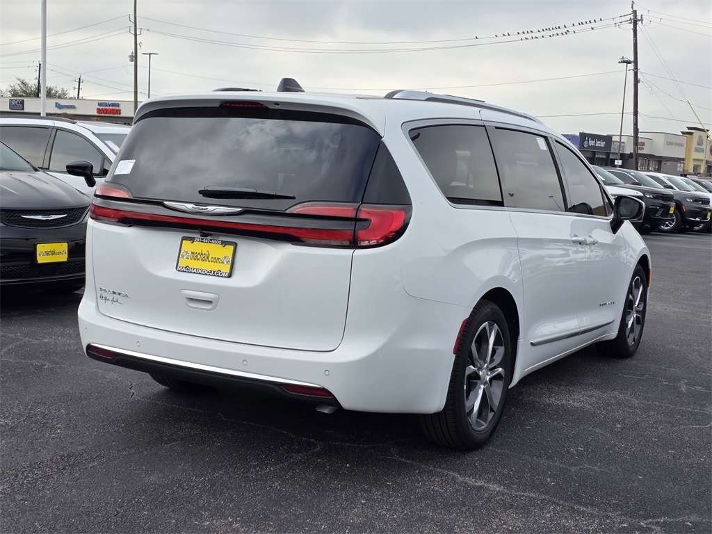 2026 Chrysler Pacifica Pinnacle White at Mac Haik CDJR North Houston