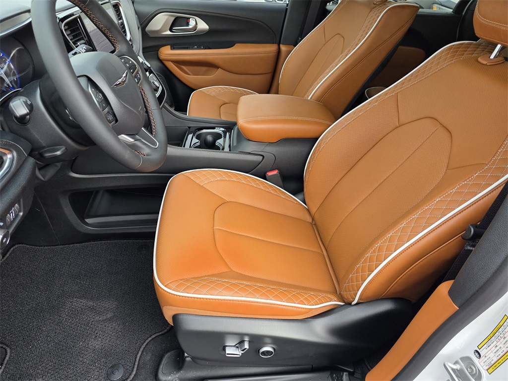 2026 Chrysler Pacifica Pinnacle White at Mac Haik CDJR North Houston