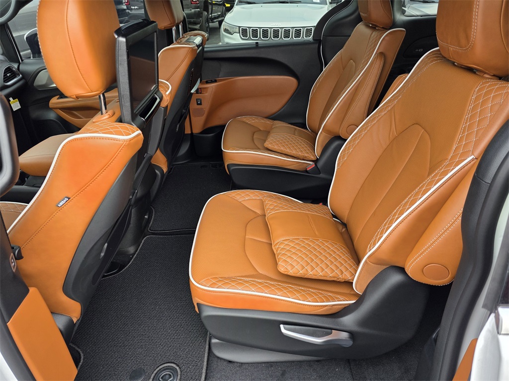 2026 Chrysler Pacifica Pinnacle White at Mac Haik CDJR North Houston