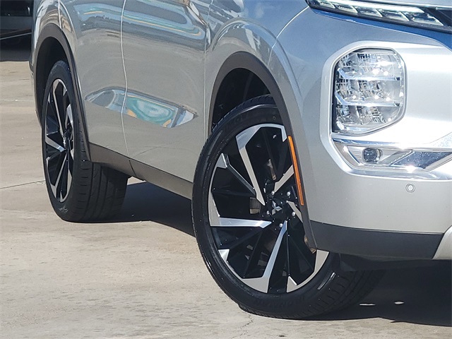 2024 Mitsubishi Outlander SE Black Edition Gray at Mac Haik CDJR North Houston