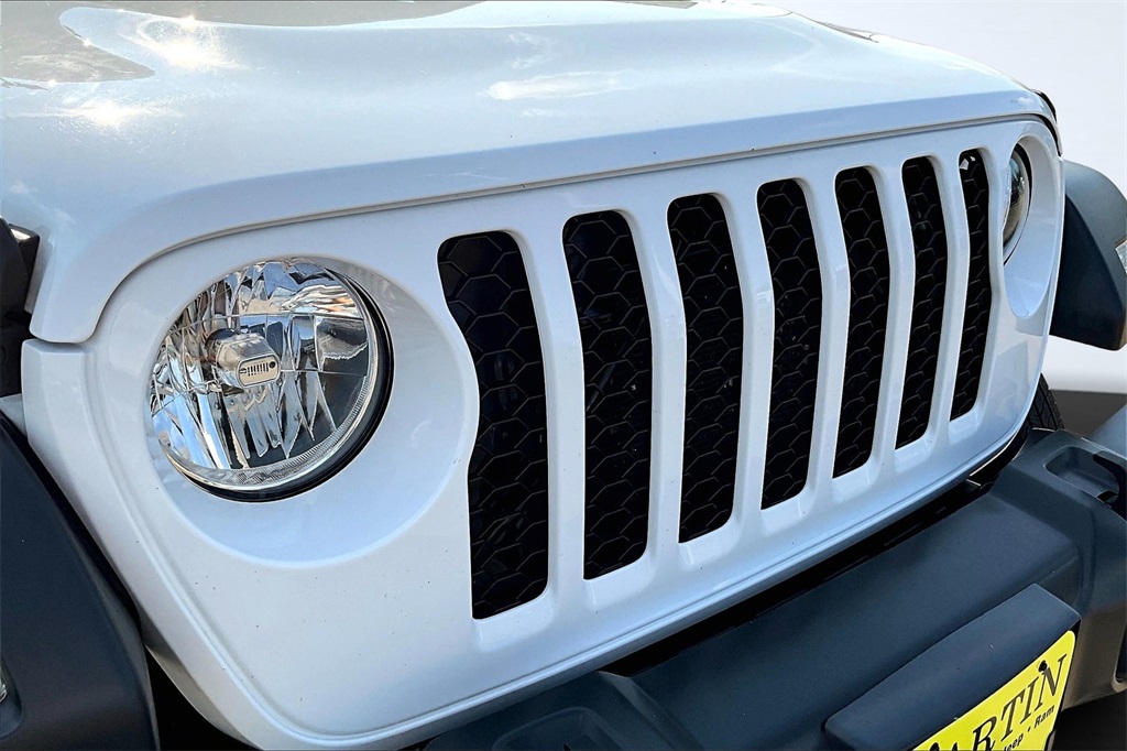 2023 Jeep Gladiator Sport White at Central Houston Nissan