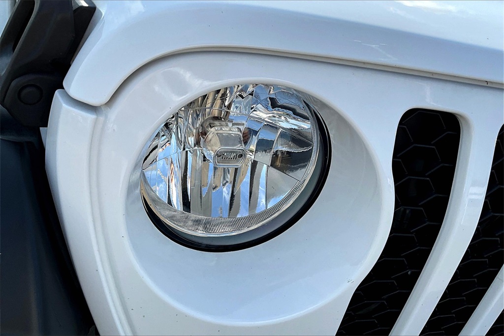 2023 Jeep Gladiator Sport White at Central Houston Nissan