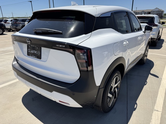2025 Nissan Kicks SV photo 2