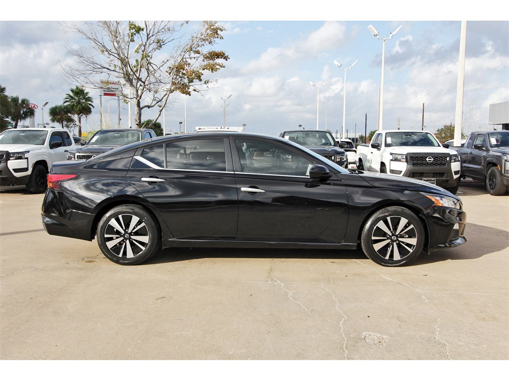 2022 Nissan Altima 2.5 SV - 4