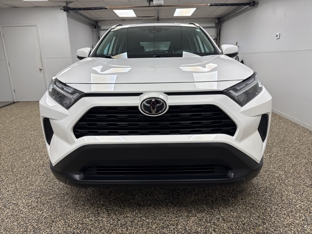 2022 Toyota RAV4 XLE photo 2