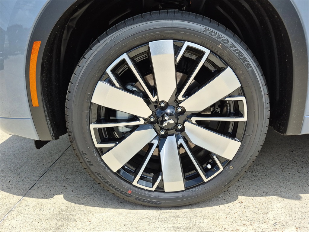 2025 Mitsubishi Outlander SEL Gray at North Houston Mitsubishi