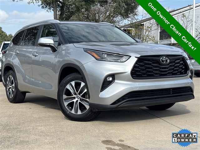 2024 Toyota Highlander LE - 1