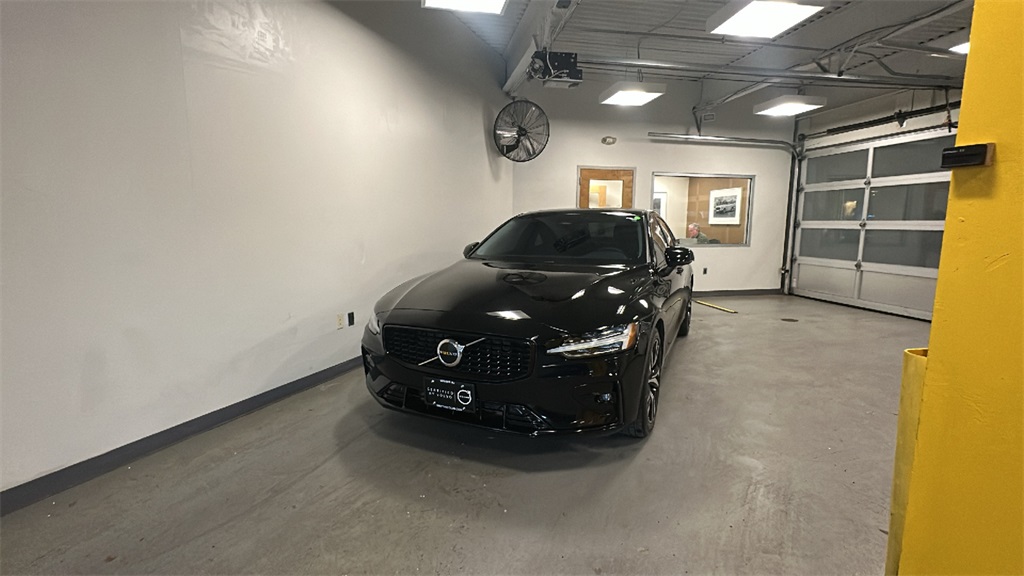 2023 Volvo S60 B5 Core Dark Theme AWD