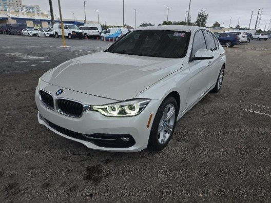 2018 BMW 3 Series 330i's photo