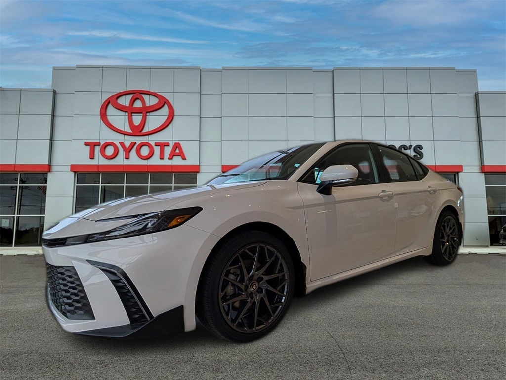 2026 Toyota Camry SE FWD