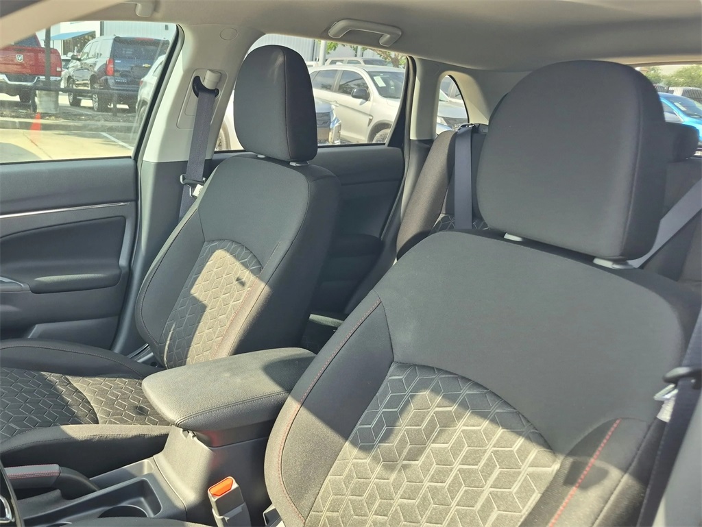 2025 Mitsubishi Outlander Sport 2.0 LE - 9