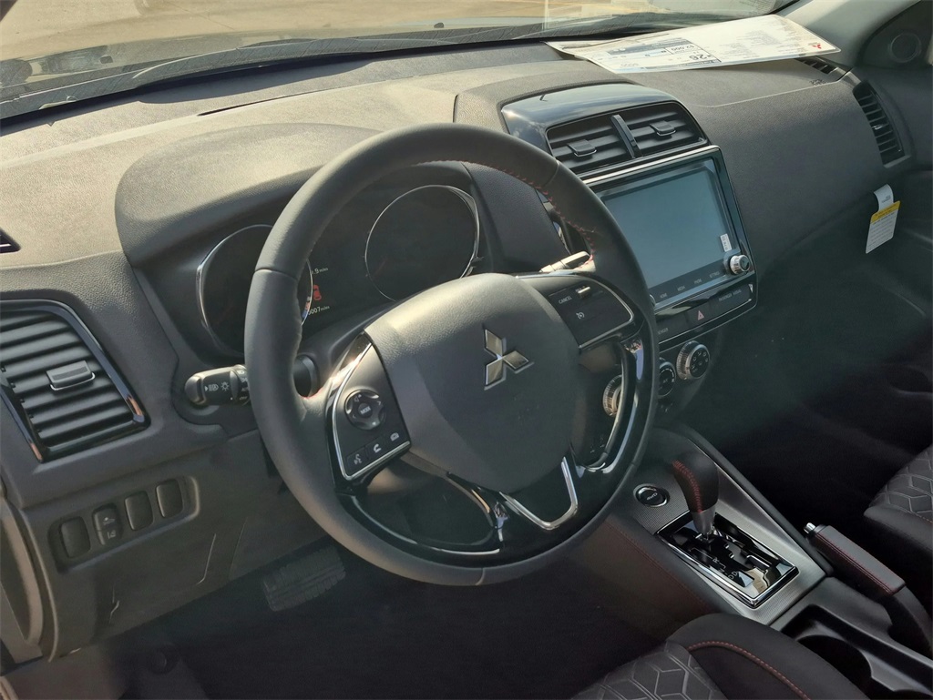 2025 Mitsubishi Outlander Sport 2.0 LE - 8