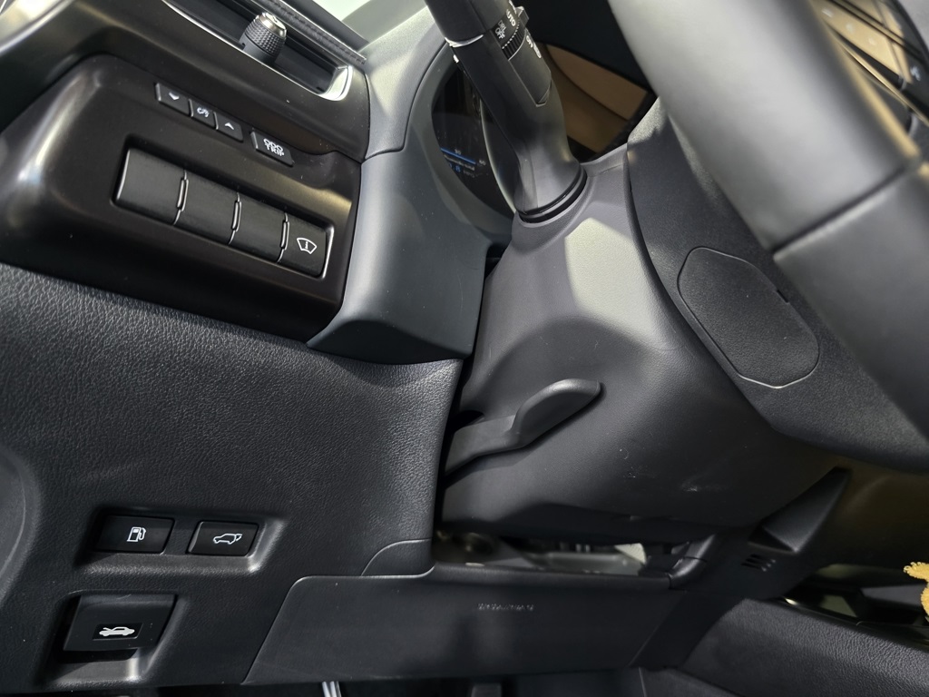 Thumbnail: 2025 Lexus UX - 14