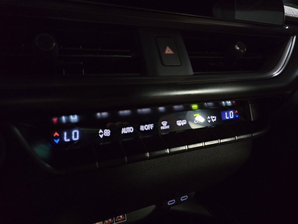 Thumbnail: 2025 Lexus UX - 22