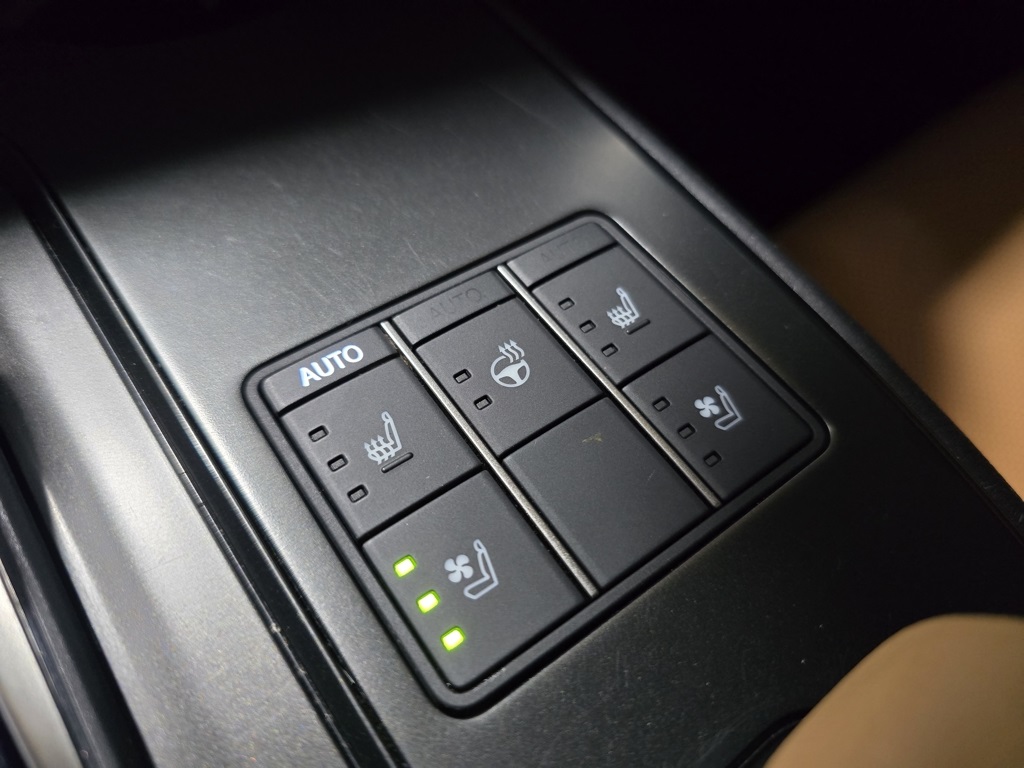 Thumbnail: 2025 Lexus UX - 25