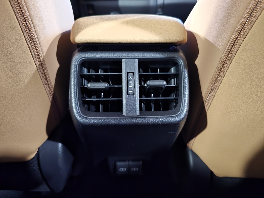 Thumbnail: 2025 Lexus UX - 28