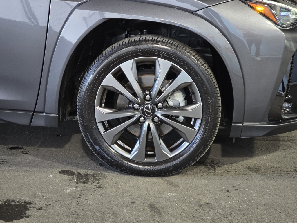 Thumbnail: 2025 Lexus UX - 4