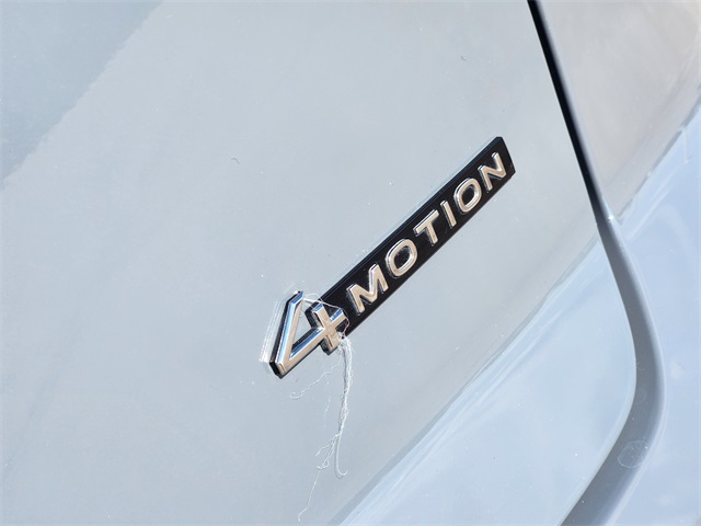 2025 Volkswagen Atlas Cross Sport 2.0T SEL Premium R-Line - 11