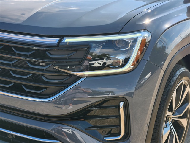 2025 Volkswagen Atlas Cross Sport 2.0T SEL Premium R-Line - 8