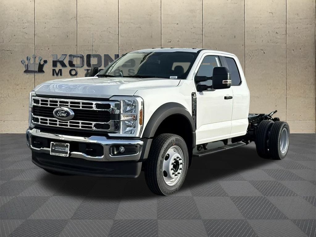 2025 Ford F-450 Super Duty Chassis Cab XL's photo