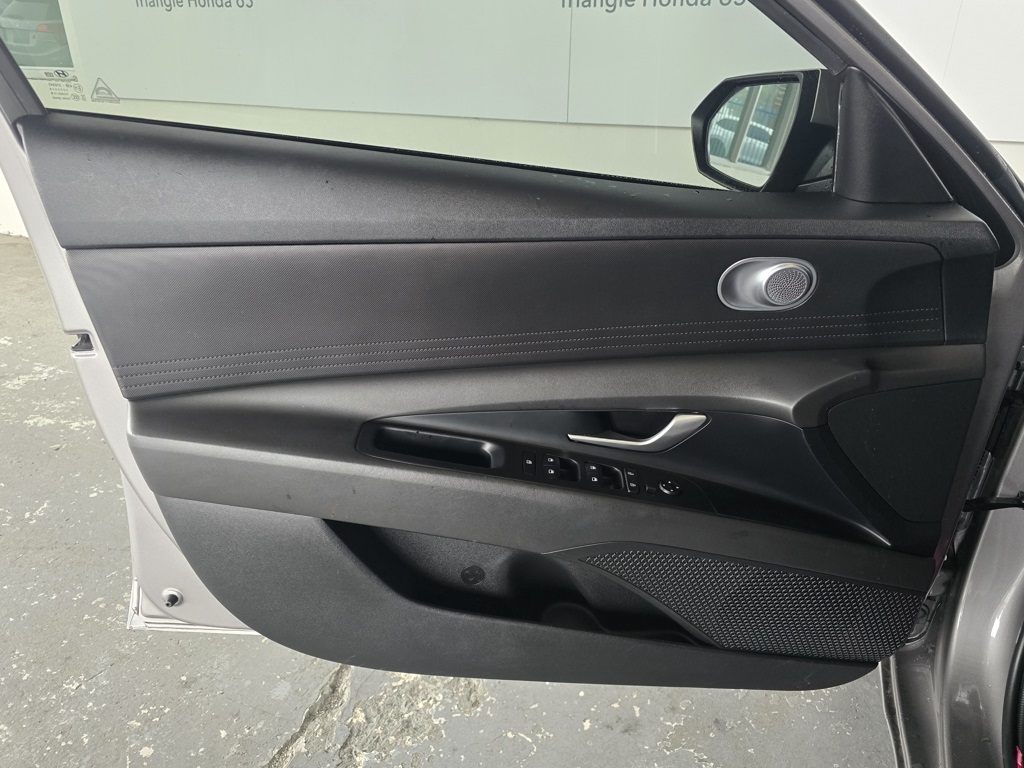 Thumbnail: 2023 Hyundai Elantra - 8