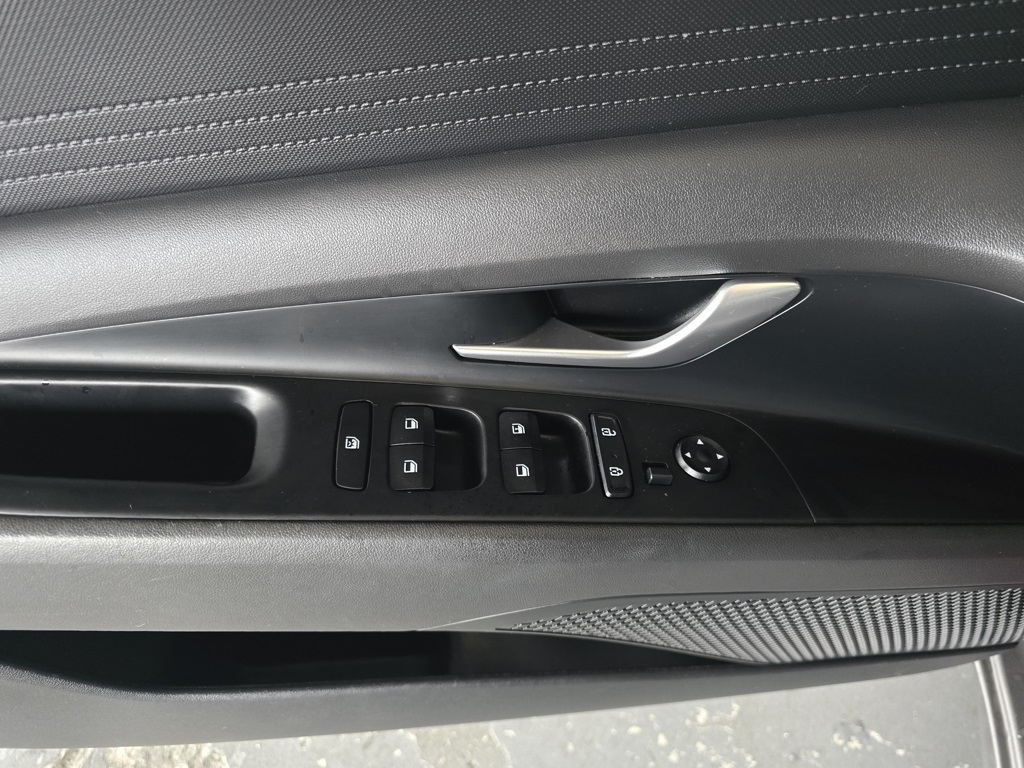 Thumbnail: 2023 Hyundai Elantra - 9