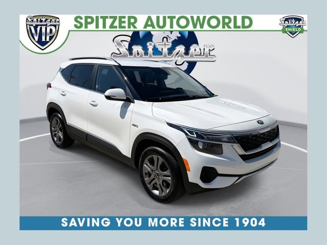 Snow White Pearl 2021 Kia Seltos S AWD SUV / Crossover All-Wheel Drive Continuously Variable Transmission