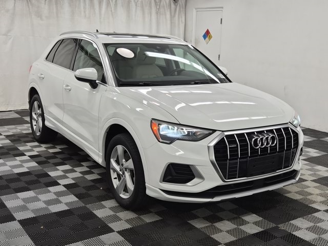 2019 Audi Q3 Premium's photo