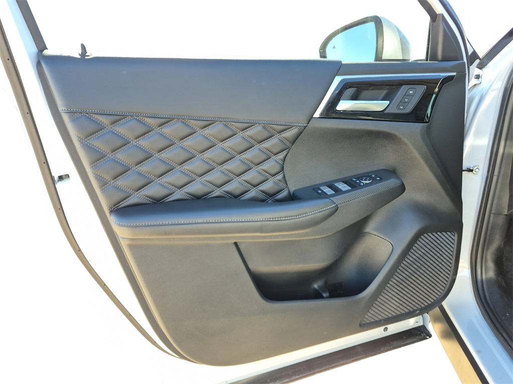 2022 Mitsubishi Outlander SEL White at Mac Haik CDJR North Houston