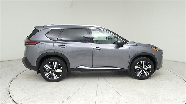 2023 Nissan Rogue SL - 3