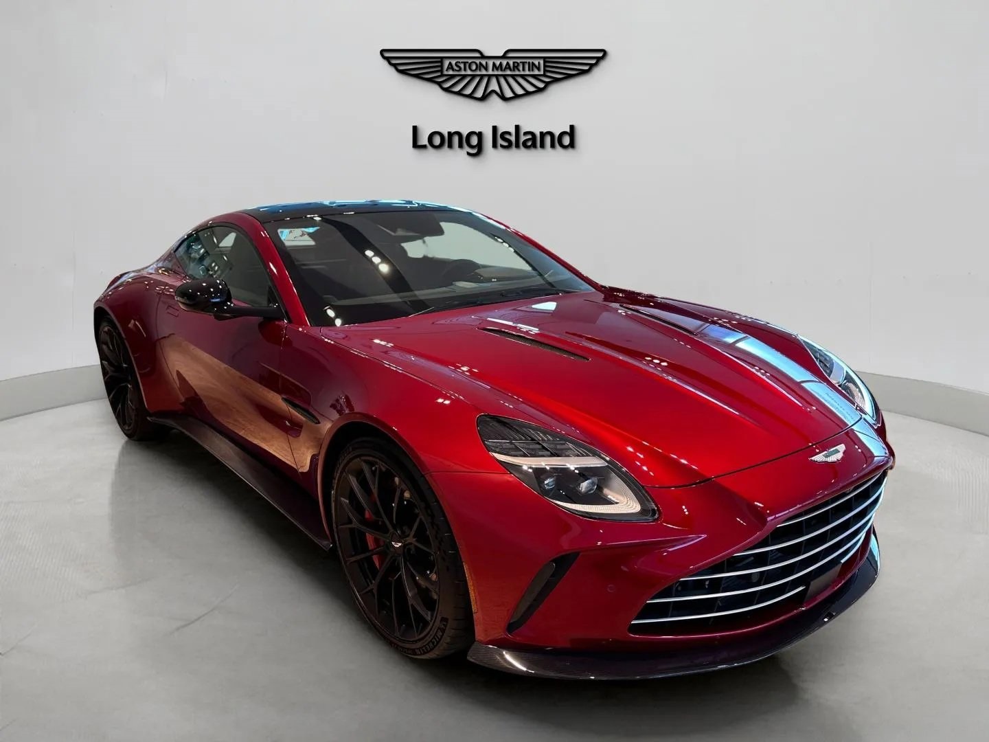 2025 Aston Martin Vantage photo 3