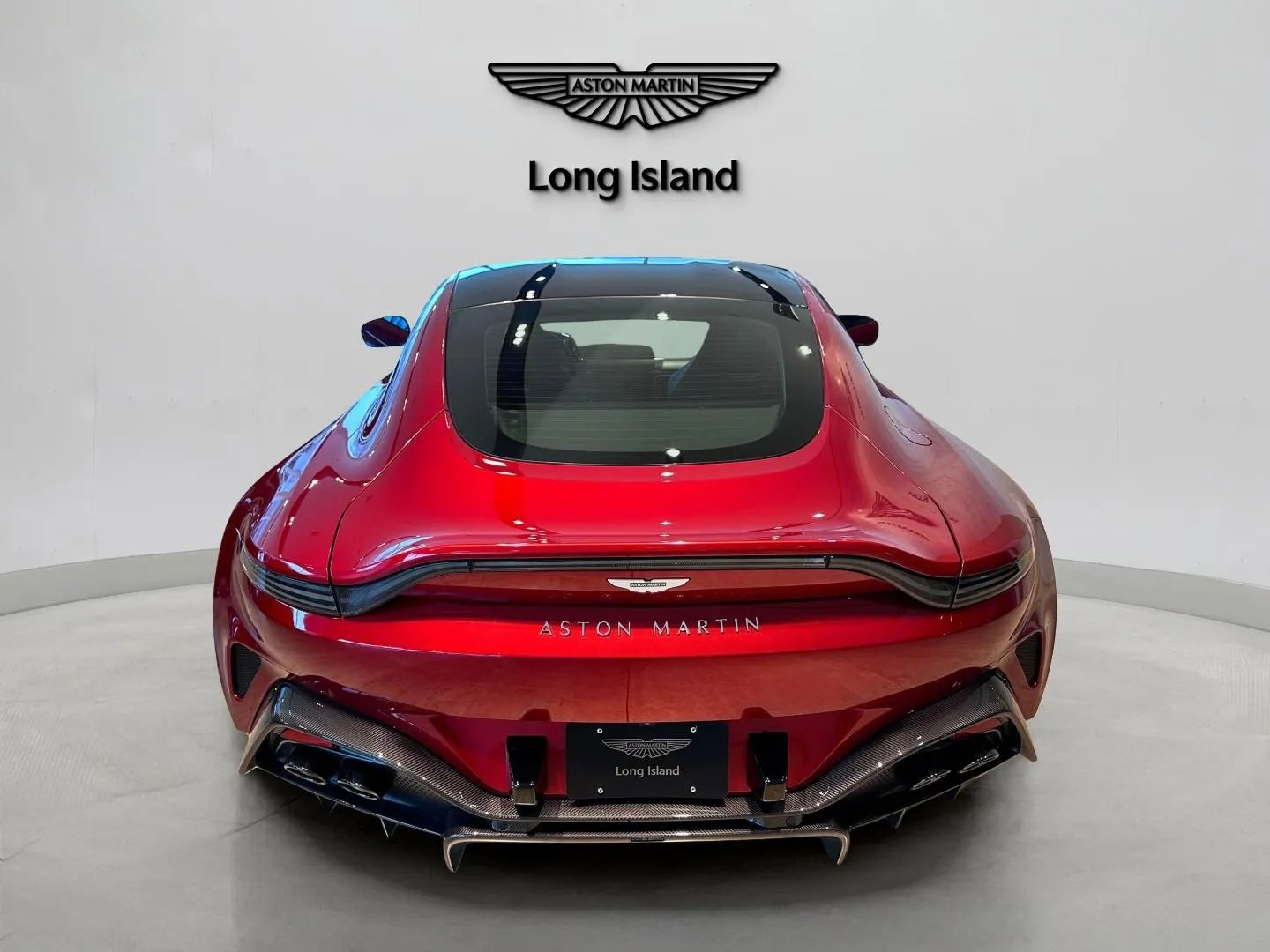 2025 Aston Martin Vantage photo 5