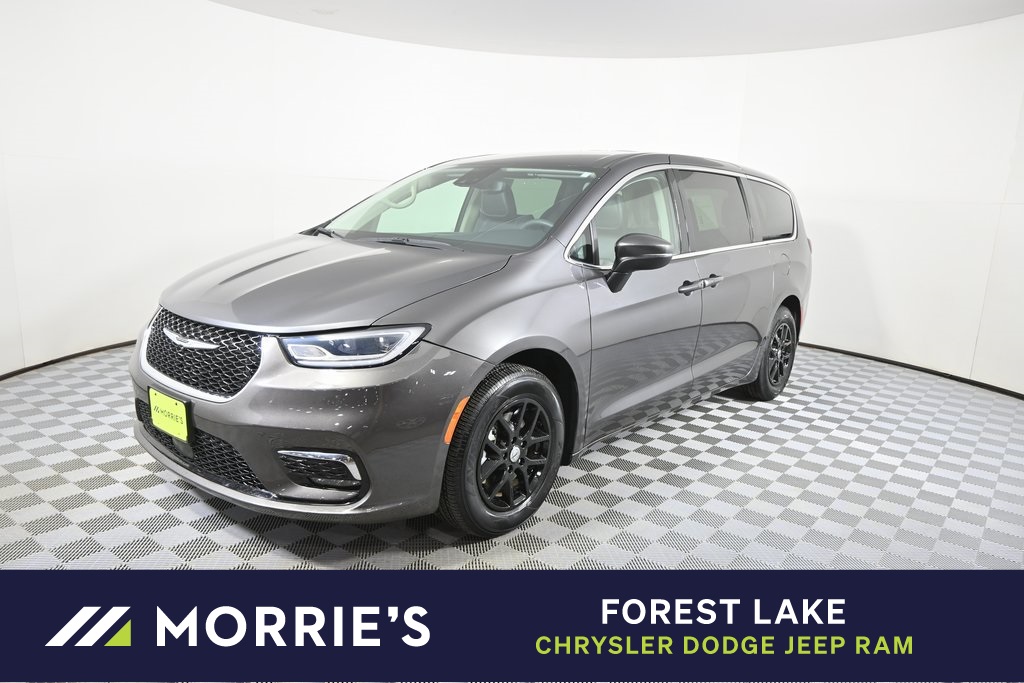 2023 Chrysler Pacifica Touring L's photo