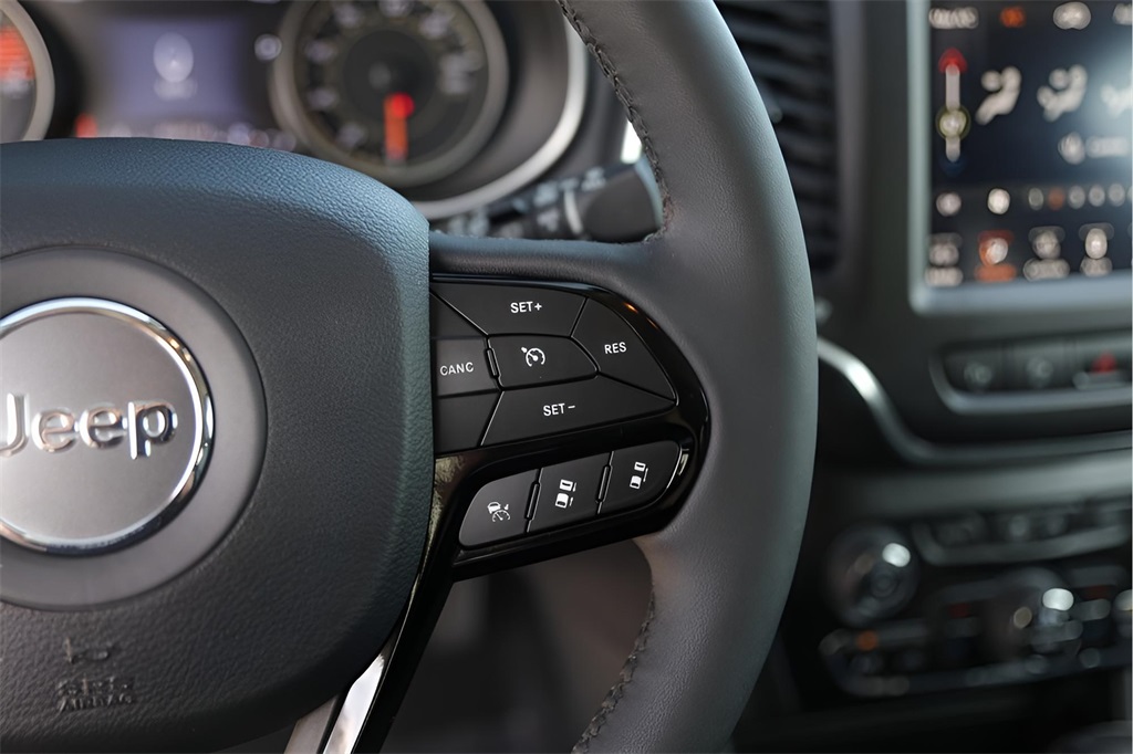 Used Car 2023 Jeep Cherokee  Altitude For Sale Under $25,000 In Austin, Texas