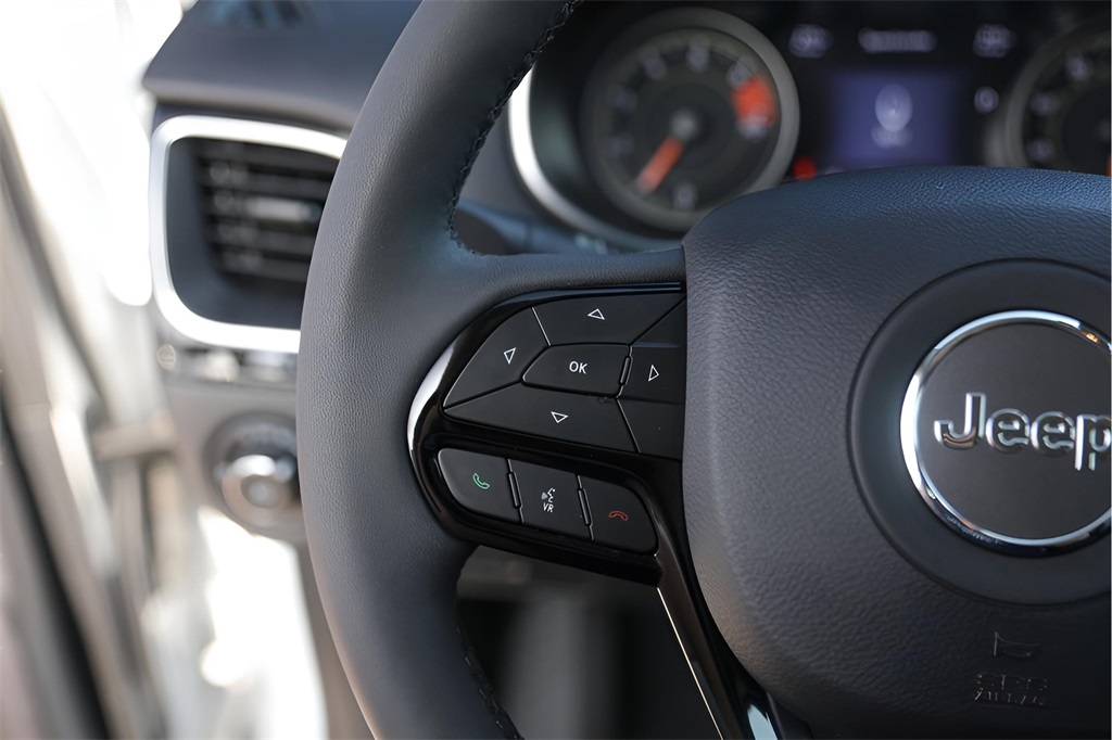 Used Car 2023 Jeep Cherokee  Altitude For Sale Under $25,000 In Austin, Texas