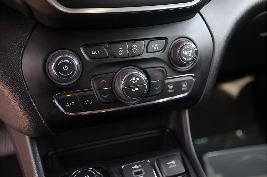 Used Car 2023 Jeep Cherokee  Altitude For Sale Under $25,000 In Austin, Texas