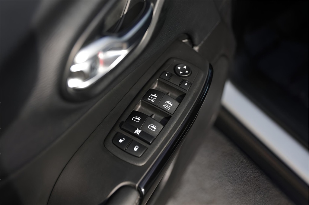 Used Car 2023 Jeep Cherokee  Altitude For Sale Under $25,000 In Austin, Texas