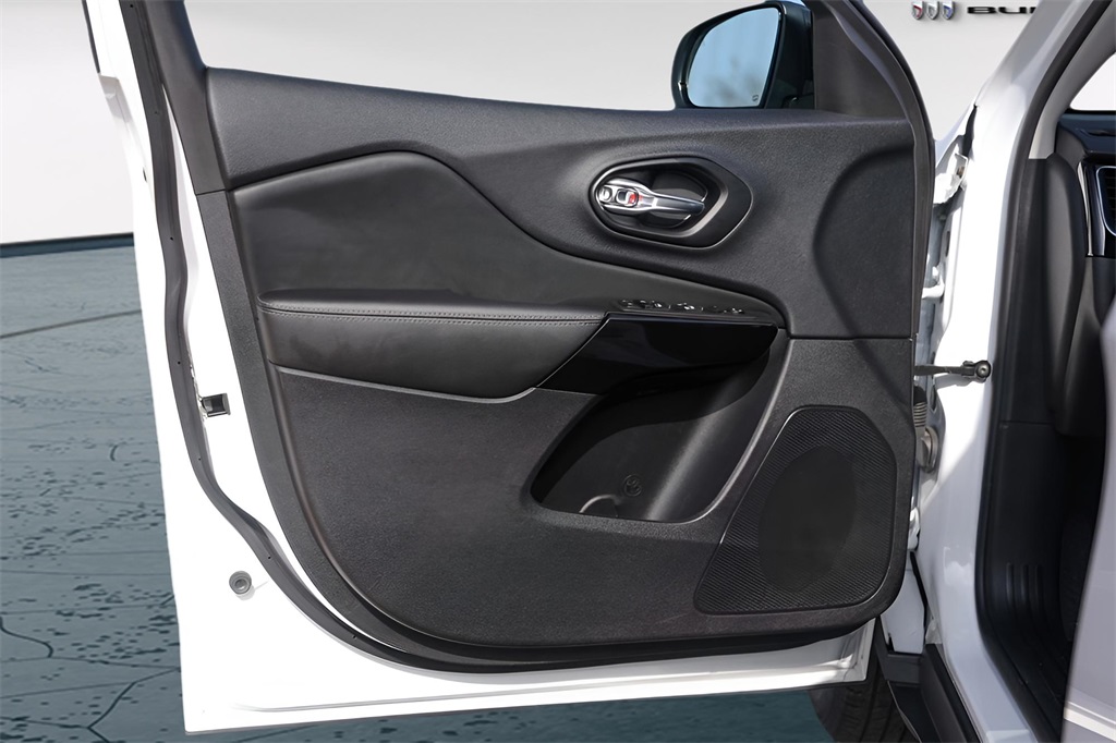 Used Car 2023 Jeep Cherokee  Altitude For Sale Under $25,000 In Austin, Texas