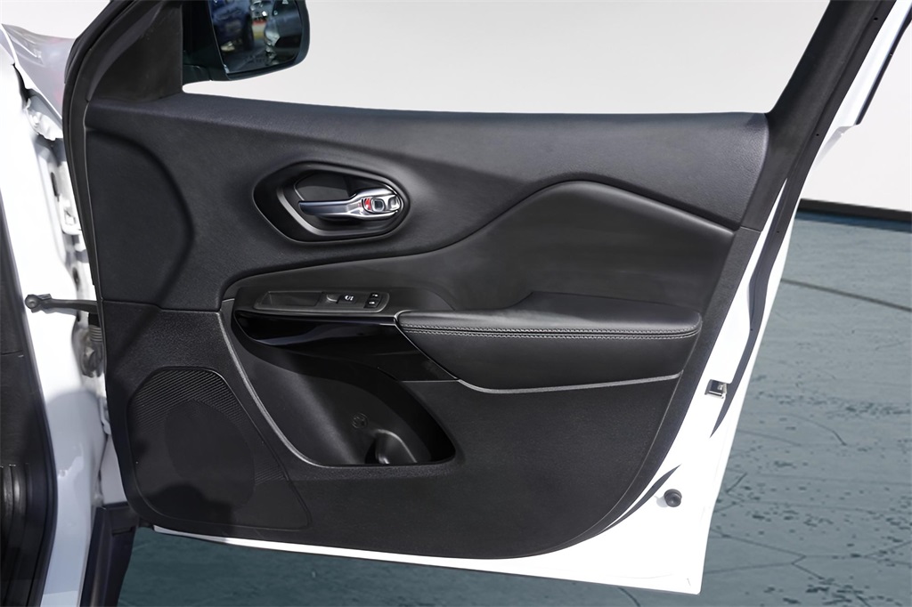 Used Car 2023 Jeep Cherokee  Altitude For Sale Under $25,000 In Austin, Texas