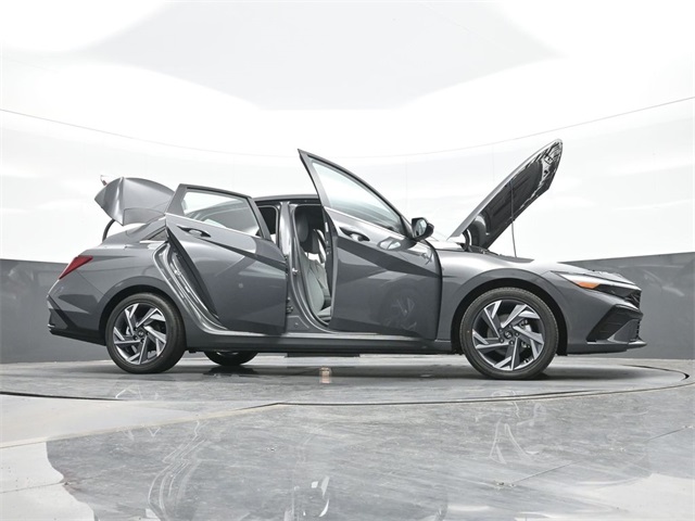 New 2025 Hyundai Elantra Hybrid For Sale in South Charleston, WV