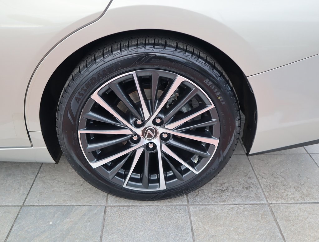 Thumbnail: 2022 Lexus ES - 10