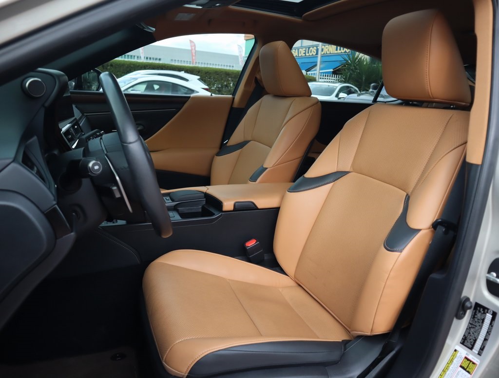 Thumbnail: 2022 Lexus ES - 20