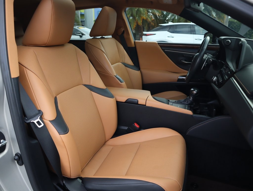 Thumbnail: 2022 Lexus ES - 22