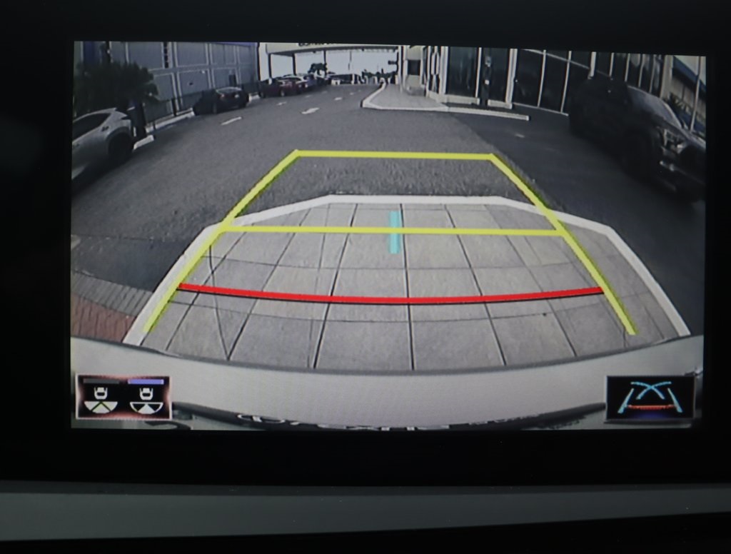 Thumbnail: 2022 Lexus ES - 29