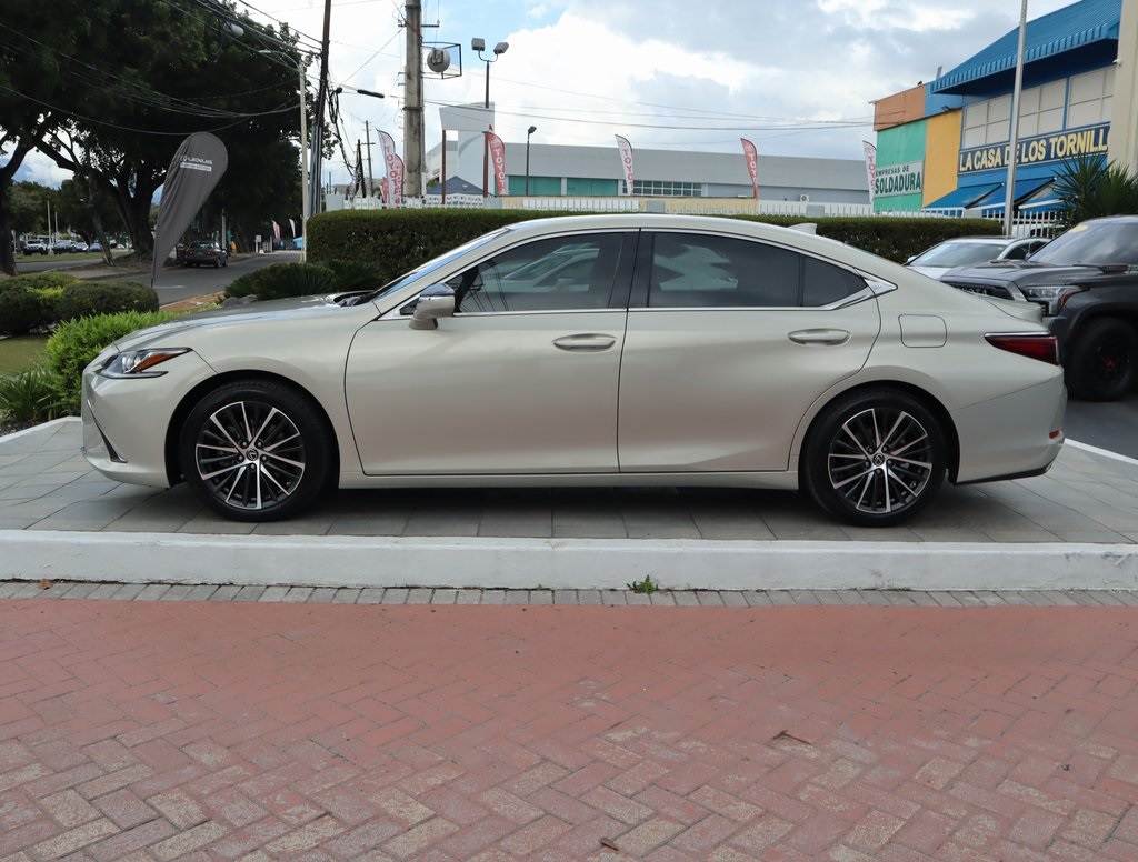 Thumbnail: 2022 Lexus ES - 8