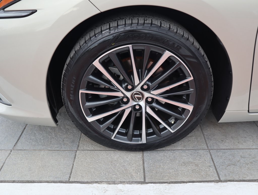 Thumbnail: 2022 Lexus ES - 9