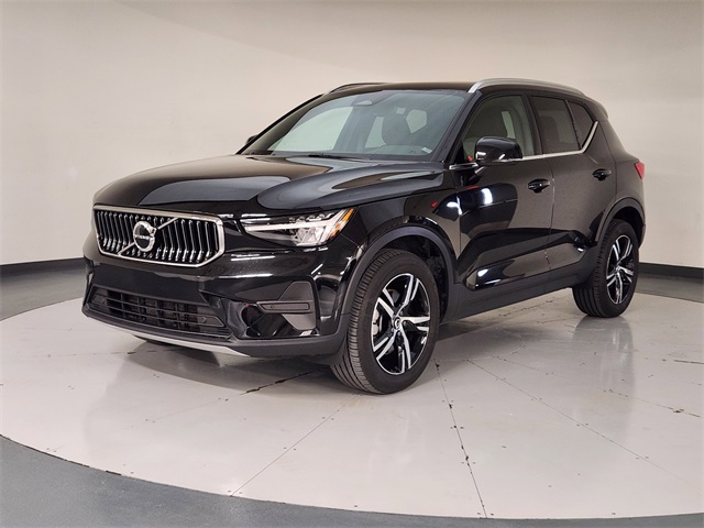 2025 Volvo XC40 B5 Core